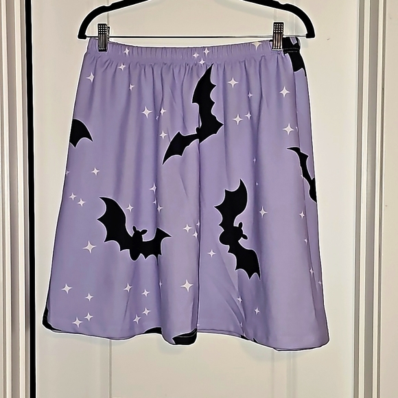 SHEIN Dresses & Skirts - SHEIN Woman Plus Size 4 XL Halloween Lavendar and Black Bats & Stars Skirt VGUC